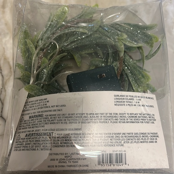 LED Lighted Holiday Garland w Remote: 4.6 Feet, Perfect for Tablescape - Picture 8 of 8